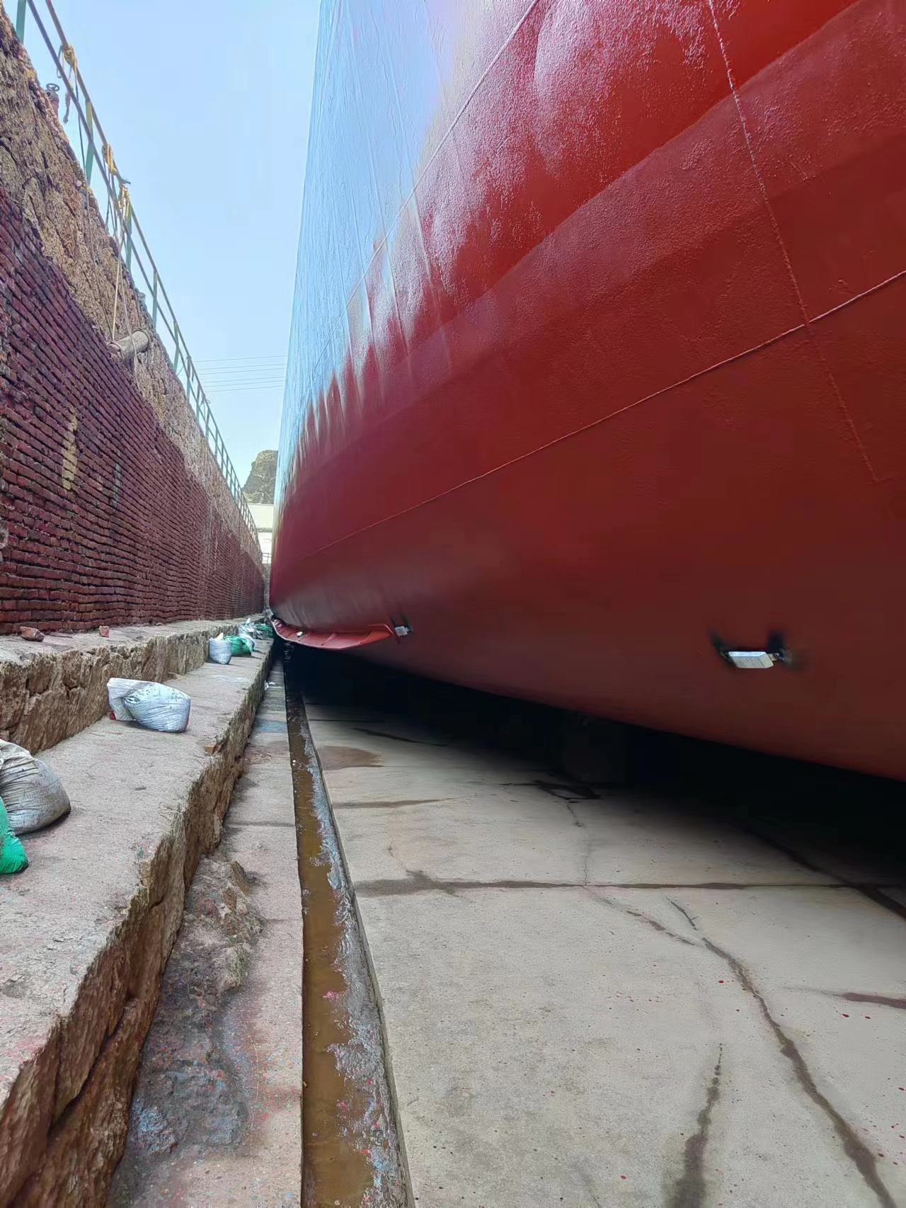 出售：4500吨散货船